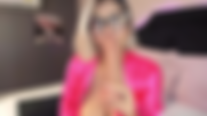 Le mie labbra sexy corrono passo dopo passo sul tuo duro cazzo per renderlo duro come una roccia e facilitano il calore delle mie grandi tette per farti esplodere.