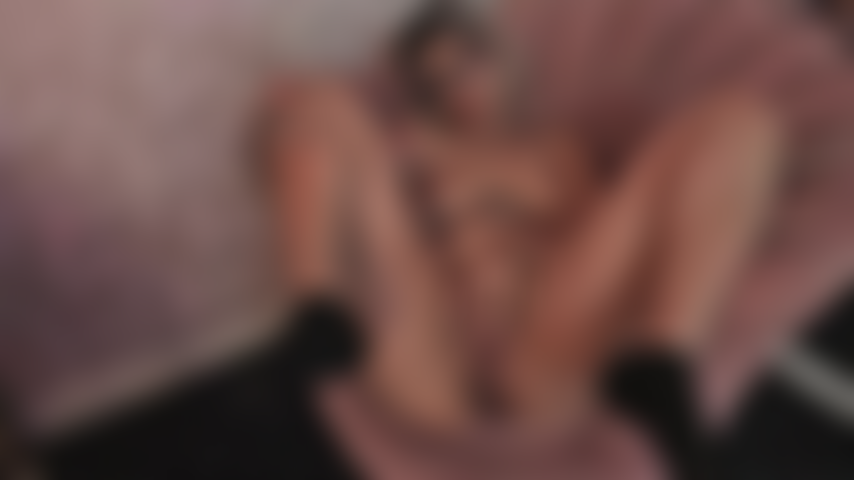 Le mie gambe in alto e la mia figa aperta sono ciò di cui hai bisogno, il tuo cazzo diventerà così duro che vorrai solo scoparlo, non aspettare oltre e sazia questo desiderio.