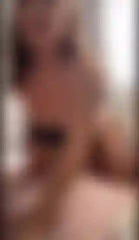 Mettimi alla pecorina! Fammi mangiare quel cuscino.