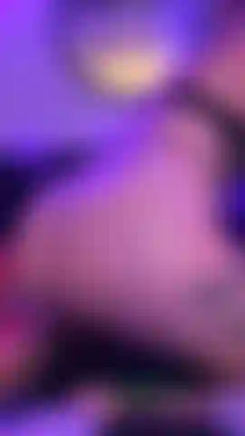 Schiaffeggia questo culo meglio di così, adoro quel suono secco.