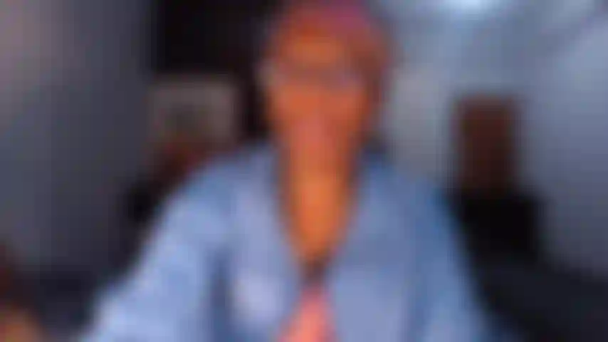 Vieni a guardarmi scopare il mio bel culo scopabile.