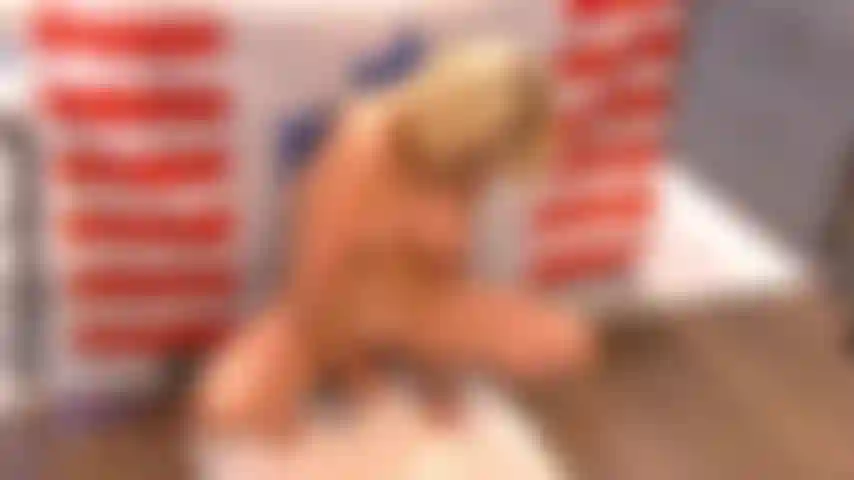 Lecco il mio schizzo dal pavimento.