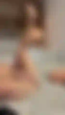 Dietro le quinte con megan sky 🔥 hai visto megan e me divertirci insieme in modo lesbico... Ora è il momento del footage dietro le quinte senza tagli.
