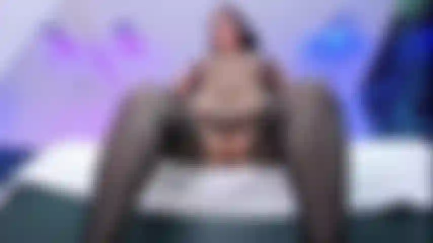 Lascia che la mia immensità schiacci il tuo duro e grosso cazzo, goditi il ​​mio corpo sinuoso.