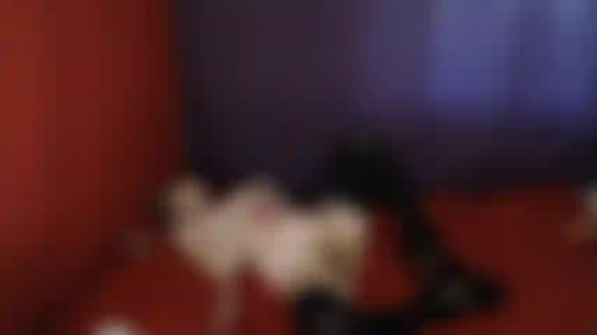 Sola a casa e eccitata.