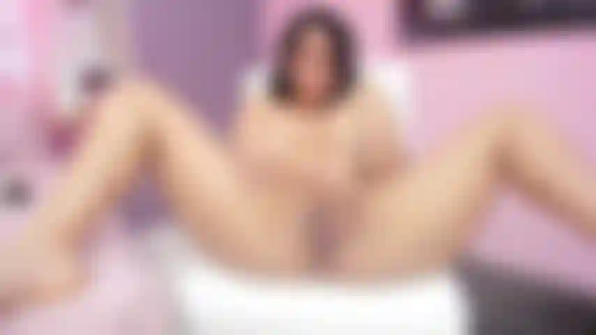 Mettiti bene la faccia, voglio che tu metta la tua lingua dentro di me.