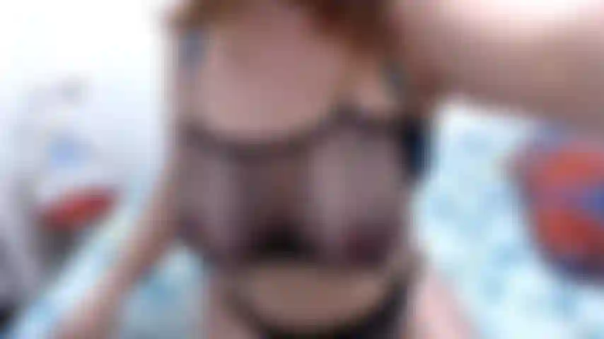 Seconda parte: piedi! Lecca, succhia, sputa, gioca con i miei piedi.