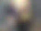 Tu ami il mio cazzo! Indosso la mia gonna sexy da scolaretta, i calzini alti fino alla coscia e il minuscolo reggiseno all'americana, ovviamente indosso anche la tua cosa preferita... Il mio strap-on! Vuoi il mio cazzo! Ti piace stare in ginocchio.