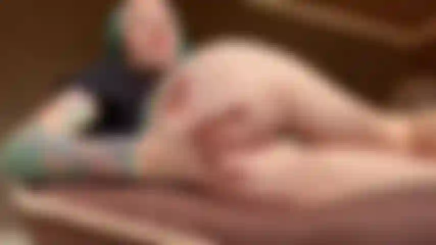 Il mio culo peloso ti rende debole. Non puoi resistere. Potresti adorare e adorare il mio sexy culo peloso e il mio buco del culo tutto il giorno! Guarda in questo video hot pov, in cui ti do un sacco di tempo per adorare.