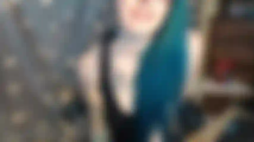 Adori il mio strap-on, mentre ti fotti il culo con le dita. Ti prendo in giro e incoraggio che hai bisogno di qualcosa di più delle tue dita. Quando brami il mio strap-on hai bisogno di qualcosa di più delle semplici dita.