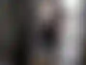 Mi masturbo con il mio più grande dildo nero, mmmmmm... Fotto e succhio.