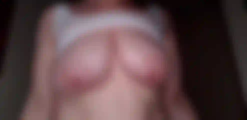 Rimbalzo delle tette oleose.