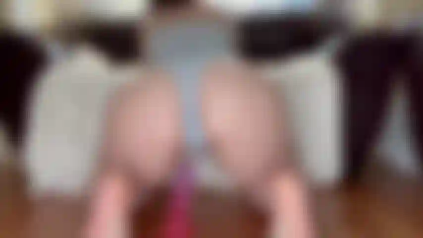 Cavalca un dildo, pecorina, sborra.