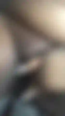 Dopo aver lavorato 72 ore, sono stanca e ho bisogno di una doccia per rilassarmi. Scena di flessione del piede pov inclusa con allungamento delle gambe e spruzzi d'acqua sulla figa.