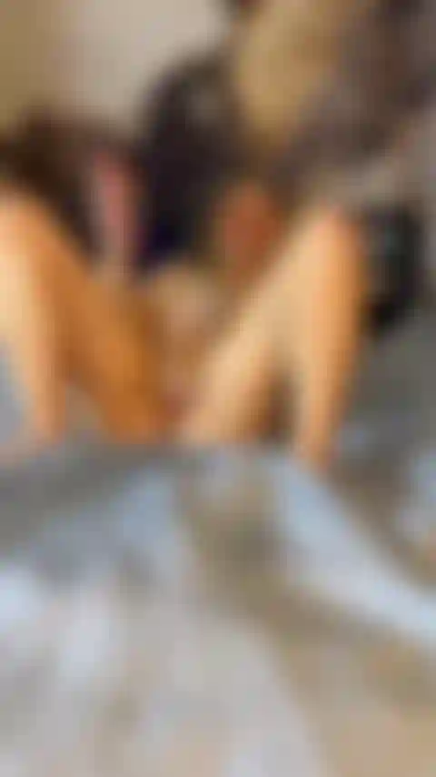 Dildo che mi fa schizzare sul letto.