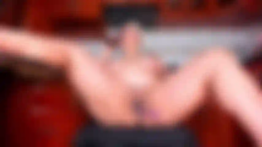 Tutta nuda e pompino !!!