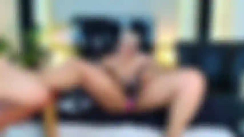 Una matura e focosa che si scopa con i suoi giocattoli interattivi.