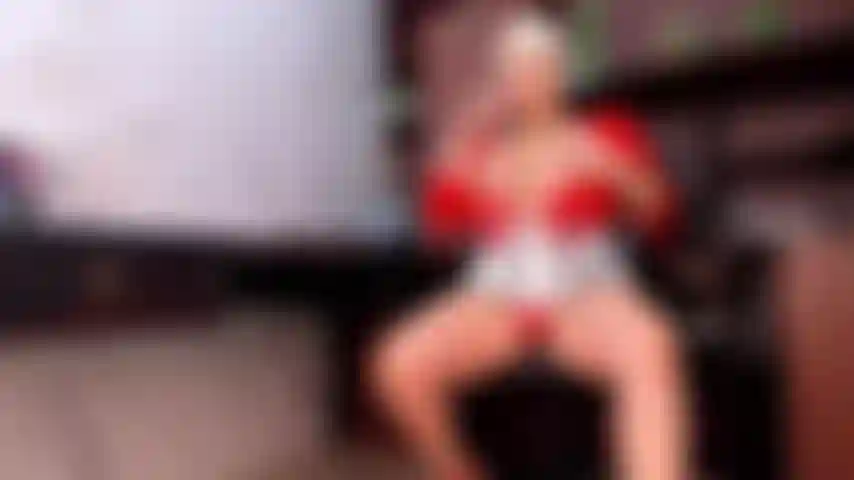 Lui si cretaria si scopa in cucina finché non viene.