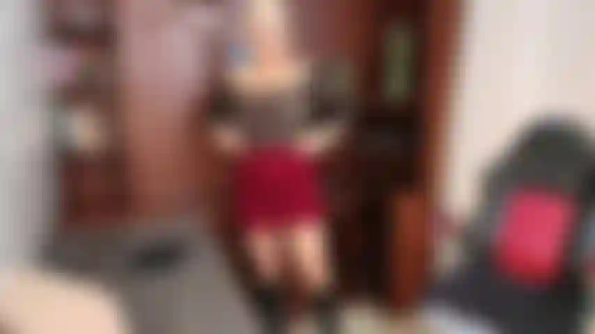 Una segretaria sensuale in ufficio.