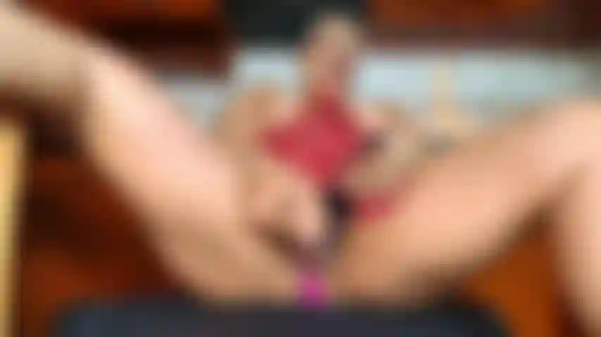 Mi scaldo in cucina e mi scopo per saziarmi.