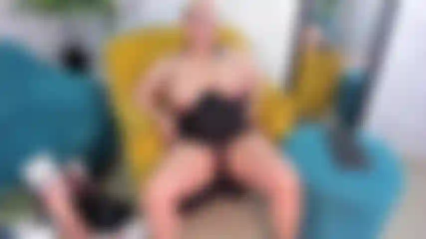 Mi scopo la figa con le dita.