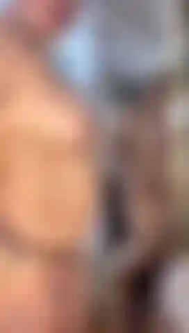 Mi piace guardarmi allo specchio ed essere sensuale.