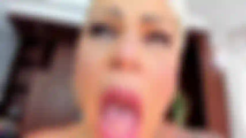 Mi piace avere il tuo latte in bocca.