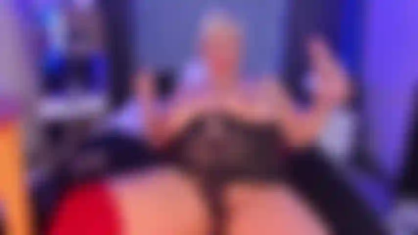 Tra il dildo e il domi mi porta all'apice del piacere.