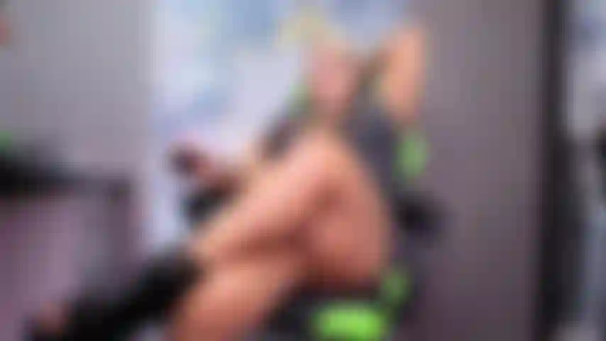 Mature waits to fuck in the office