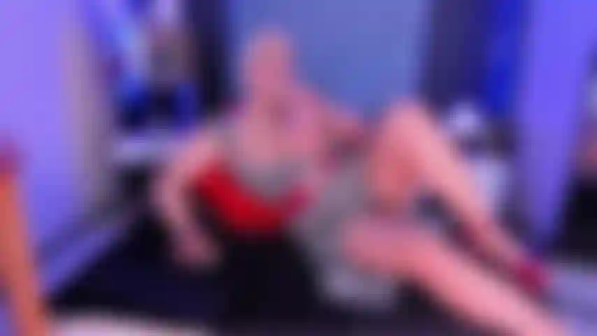 Succhio il mio dildo e la mia figa matura si bagna.