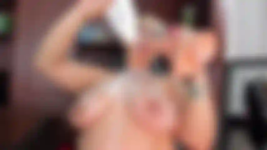 Faccio un pompino e vengo sulle tette!!!