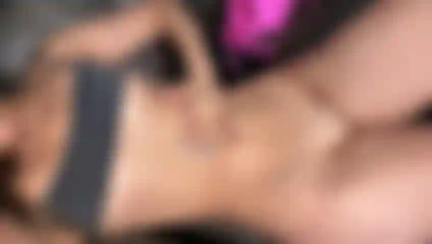 Quando sono sola, adoro toccare il mio corpo e immaginare che tu sia tu, che siano le tue mani. Mmmm.
