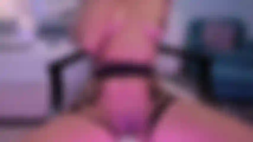 Una figa bagnata e un cazzo duro... La combinazione perfetta per oggi.