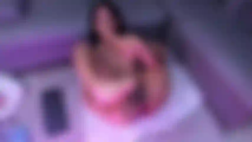 Mentre gioco con la mia figa renderò il tuo cazzo così duro che non ti resterà altro che scoparmi forte!