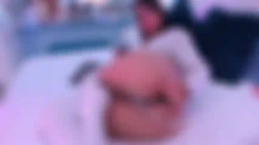 Vuoi vedere un gatto che gioca con la coda nel profondo? Sblocca questo bel sesso anale!