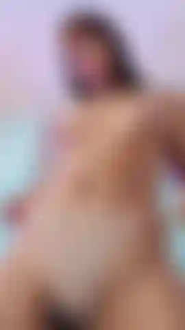 Senza mutandine e nel tuo letto!