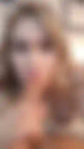 Che succhia profondamente il tuo cazzo.