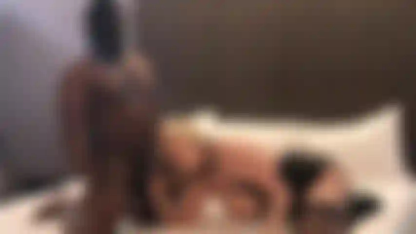 B /g cheatsex con bbc sesso ruvido capelli che tirano la faccia spingono al materasso light airplay 69 succhiano e scopano.