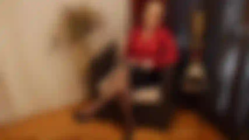 Ho bisogno di trovare un modo per entrare in contatto con il mio studente e chiedergli se ha delle passioni. Ammette di essere affascinato dalle donne anziane e dal pensiero della fecondazione. Lo fotto e gli dico di darmi un bambino.