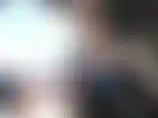 Mio marito sta guidando mentre mi fotto il mio cazzo grosso. Sono così eccitata a guardare tutte le macchine che passano. Autostrada molto trafficata, gemiti e un bel urlo mentre vengo enorme su quel cazzo enorme. Creampie gocciolante.