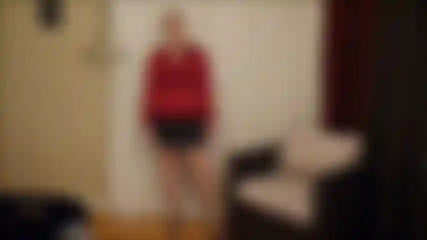 Chiedo a mio figlio (adam) come sta andando il suo progetto... Mi dice che è finito, accende il telefono... Una voce robotica mi dà dei comandi. Incapace di fermarmi, mi spoglio nuda, succhio il suo cok, mi dito la figa.