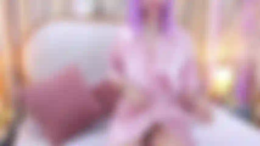 Dopo una giornata di duro lavoro, viene a casa mia per coccolarmi.