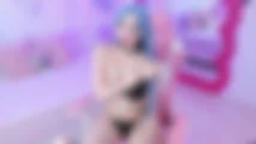 Una bella ragazza latina ha un cazzo in bocca, ha un sacco di sputi, la sua faccia ahegao è così calda.