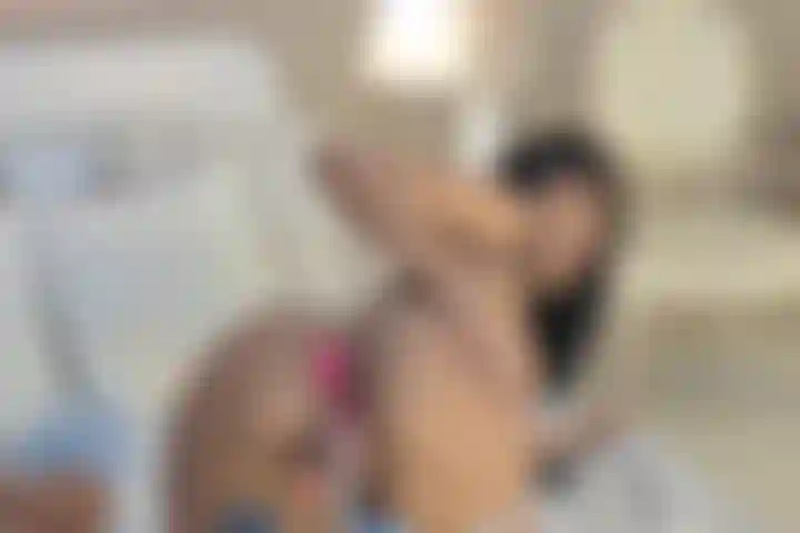 Lei si eccita molto nella posizione del cagnolino