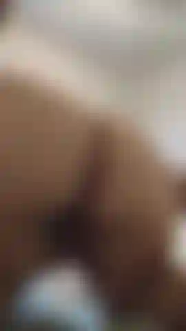 Un anale bollente con giocattolo e plug.