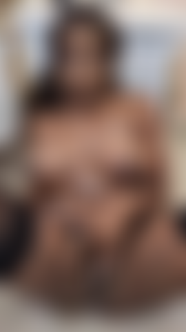 Le mie tette sono piene del tuo latte denso, amore mio.