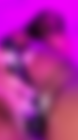 Si masturba la figa con il suo domi.