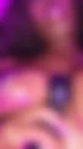 Che gioca con le tette e il mio domi.