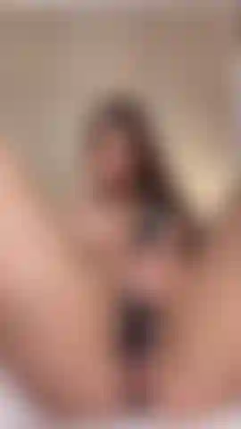 Scopata con dildo e domi e orgasmo in squirt.