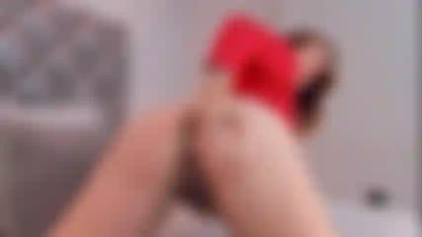 Adoro quando ho l'interno del mio culo stretto riempito dal tuo cazzo duro e caldo, vieni a darmi il tuo seme denso...